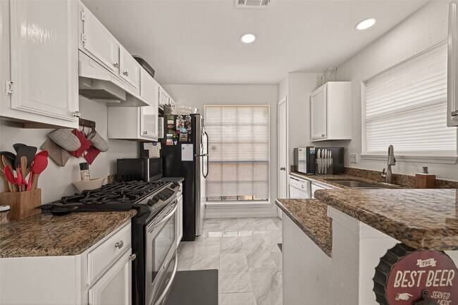 Building Photo - 21067 Southern Colony Ct