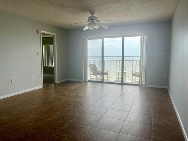 Foto del edificio - 6850 US-1