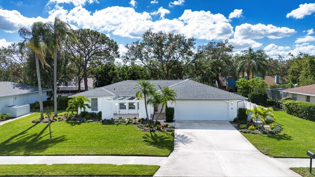 Building Photo - "Charming Sarasota Retreat: Spacious 3-Bed...