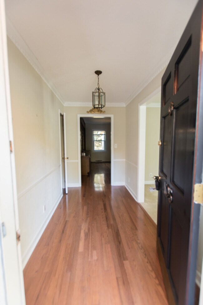 Building Photo - 105 Winsford Dr