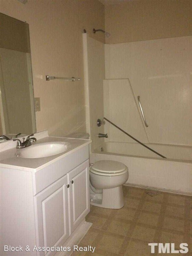 Foto del edificio - 3 br, 2 bath House - 8745 Chapel Hill Road
