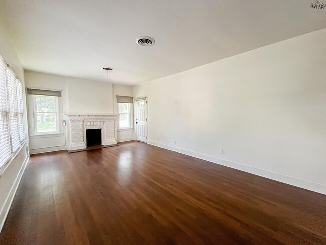 Building Photo - 3216 Milby Ave