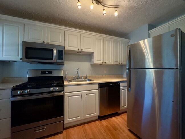 Building Photo - Charming 2Bed/2Bath in Morrell Park