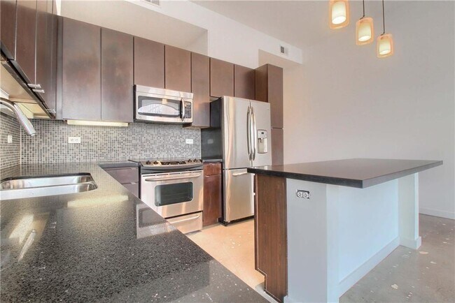 Building Photo - 507 Sabine St