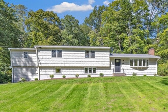Building Photo - 48 Crestwood Rd