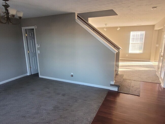 Building Photo - Beautiful home w/2 car garage near Opryland!