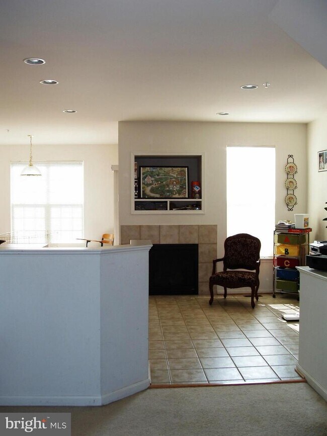 Building Photo - 703 Tin Roof Ct