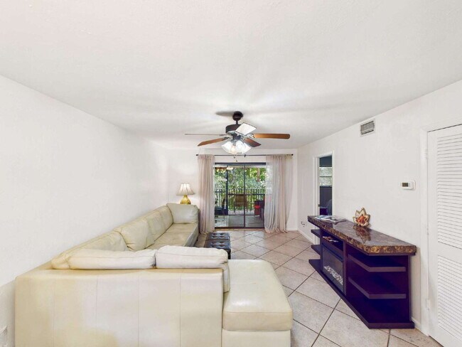 Foto del edificio - Furnished 2BR/2BA Pine Haven Condo with Pr...