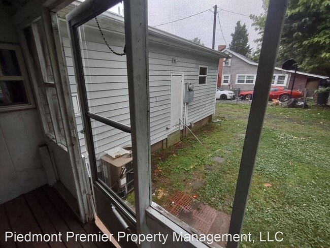 Building Photo - 3 br, 1 bath House - 2148 Bristol St