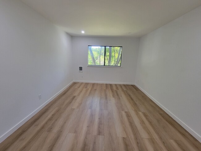 Interior Photo - 2011 Market Ave