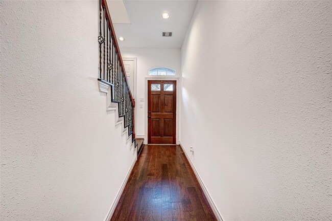Building Photo - 2234 Hilshire Trail Dr