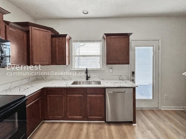 Foto del edificio - 1522 Sprucedale Dr