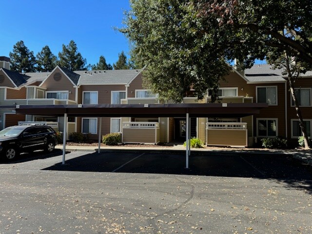 Foto del edificio - 120 Reflections Dr