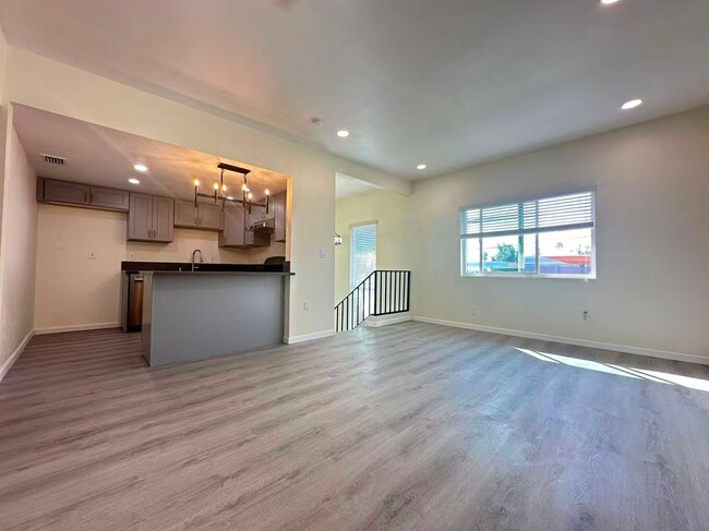 Building Photo - 3 BEDROOM HOME FOR LEASING IN Baldwin Park