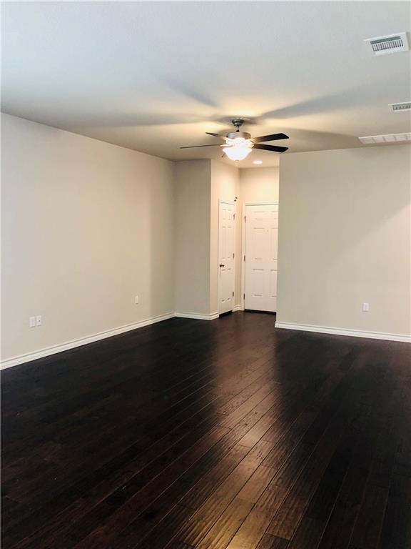 Foto del edificio - 5315 Golden Canary Ln