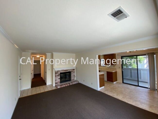 Foto del edificio - Upper level 2 bedroom & 1 bathroom condomi...