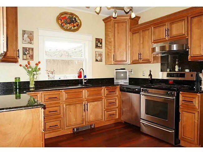 Foto del edificio - 67 Roslyn Ave