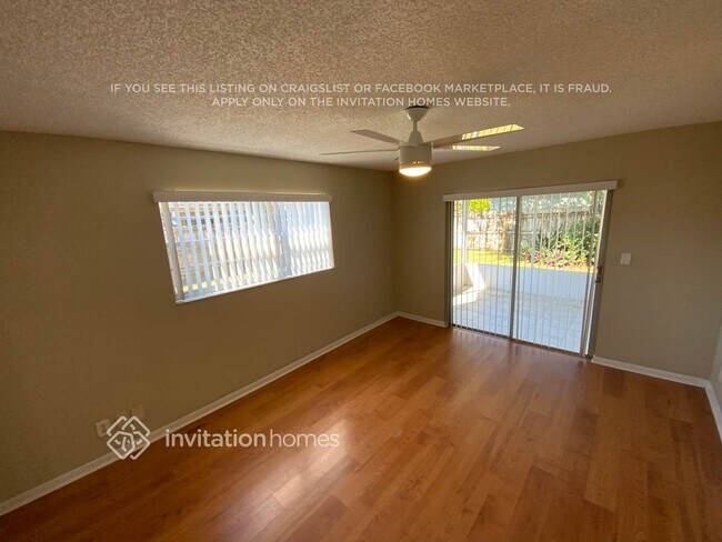 Foto del edificio - 6590 Hollandaire Dr W