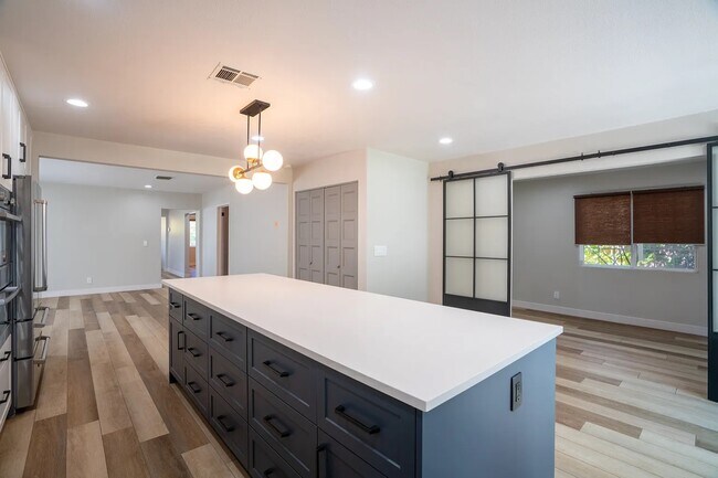 Building Photo - 10720 Oregon Ave