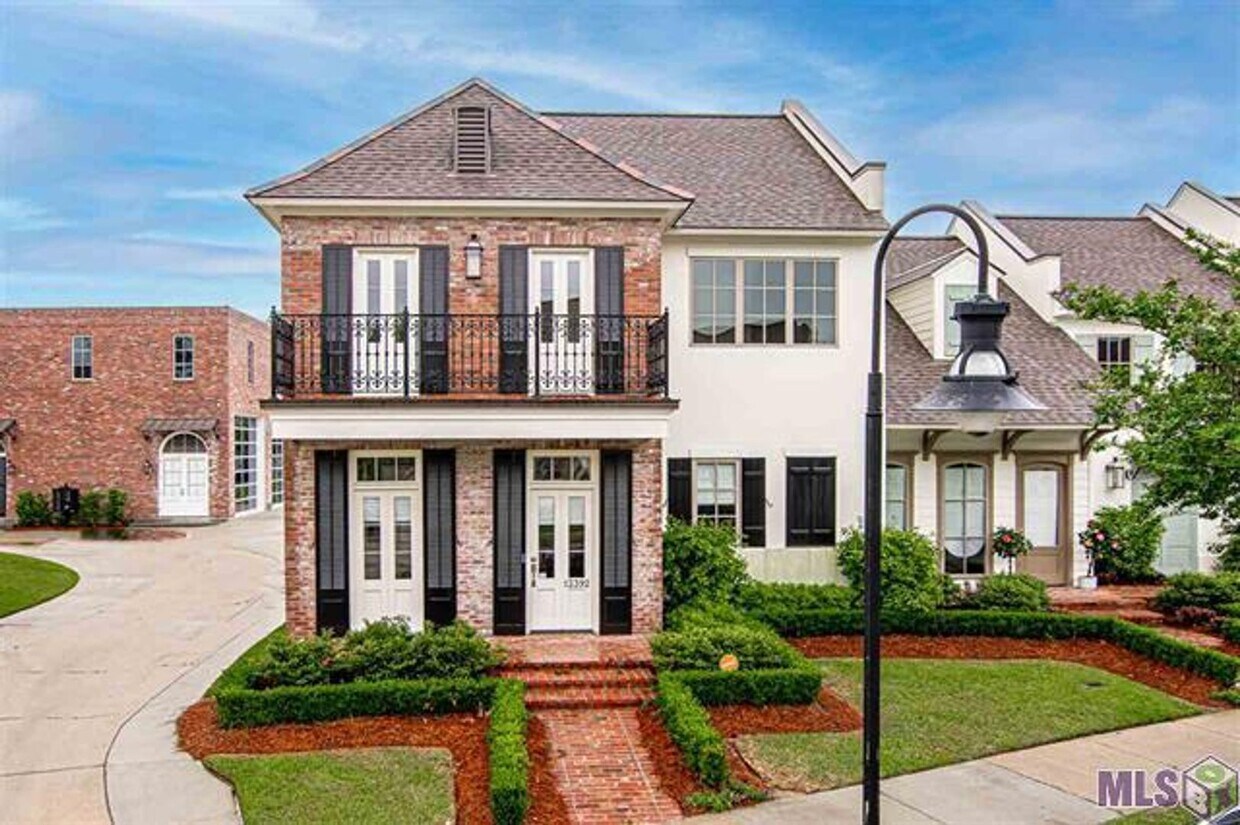 Primary Photo - Upscale Townhouse in The Village at Magnol...