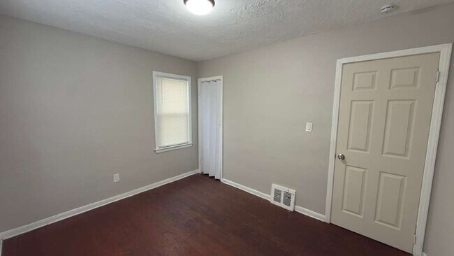 Foto del edificio - 19210 Revere St