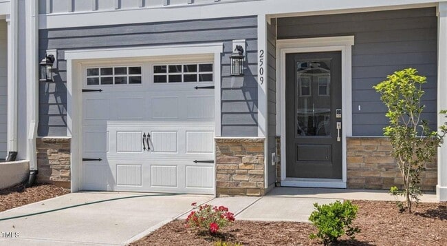 Building Photo - 834 Macassar Ln