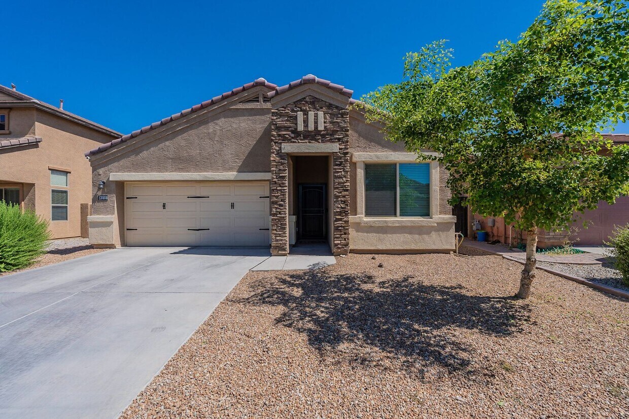 Primary Photo - Serene 3-Bedroom 2-Bath 3 Car Garage Retre...