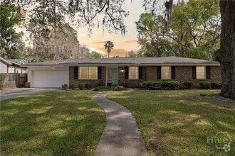 Building Photo - 32 Romney Pl