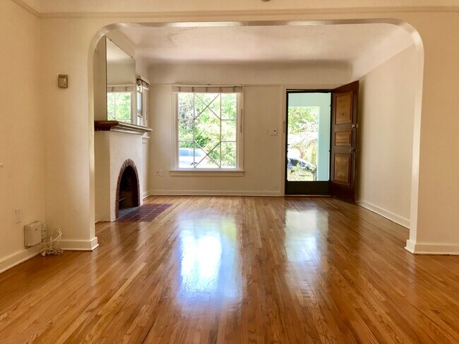 Sala de estar y comedor - 4129 Mildred Ave