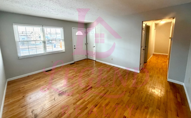 Building Photo - Spacious 3-Bedroom Home for Rent in Hazelwood West School District