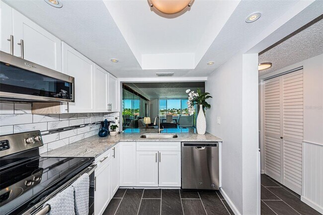 Foto del edificio - 6295 Bahia Del Mar Cir