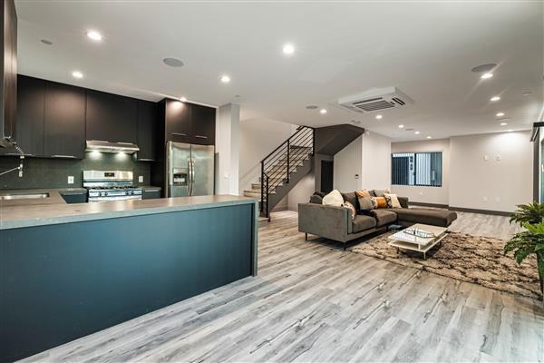 Foto principal - 4930 Laurel Canyon Blvd