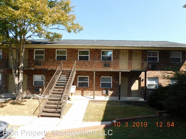 Building Photo - 2720 Holbrook Dr