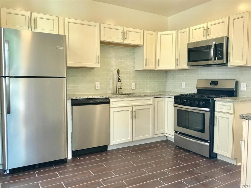 Primary Photo - 206 Hawley Ave