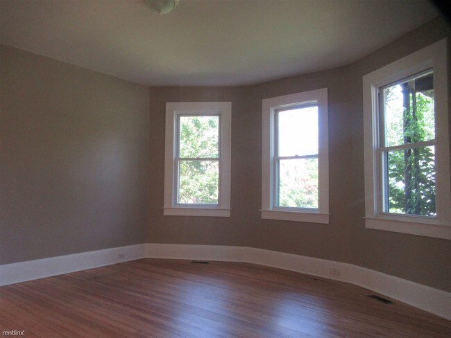 Building Photo - 2 br, 2 bath  - 36 Burke Ave # 1