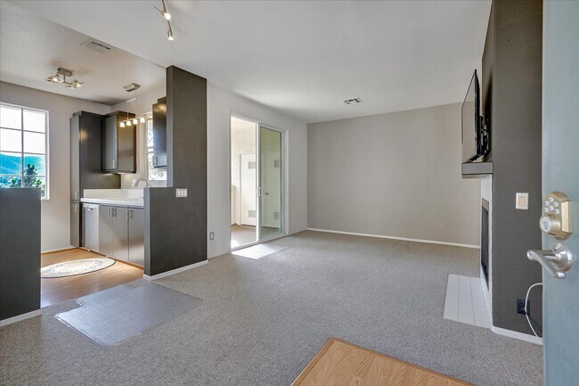 Foto del edificio - 10820 Sabre Hill Dr