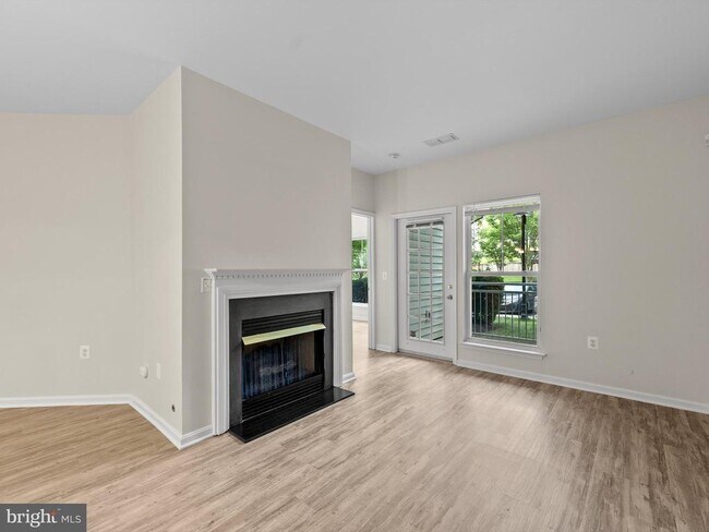 Foto del edificio - 2911 Deer Hollow Way