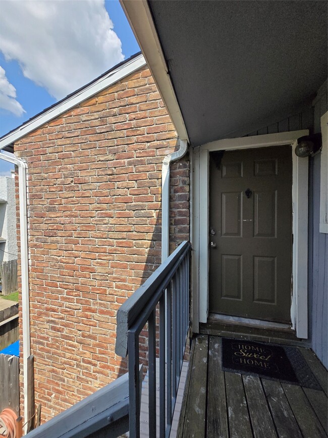 Building Photo - 9550 Deering Dr