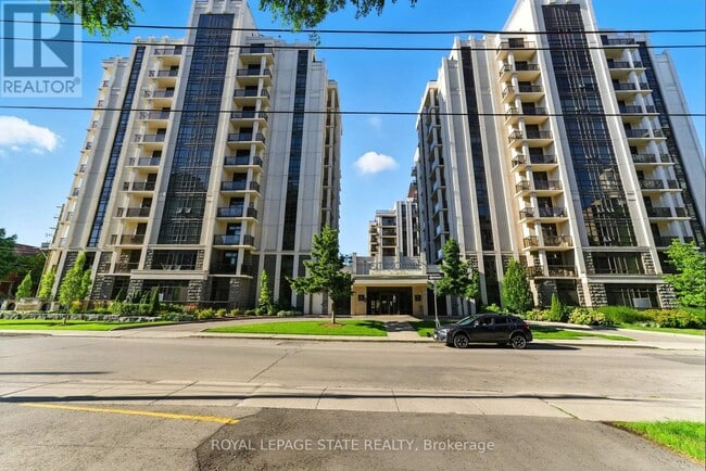 Building Photo - 81 Robinson St