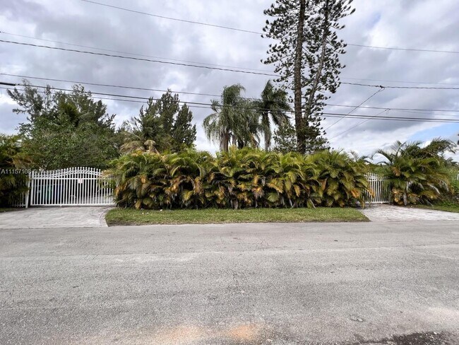 Foto del edificio - 71 NW 158th St