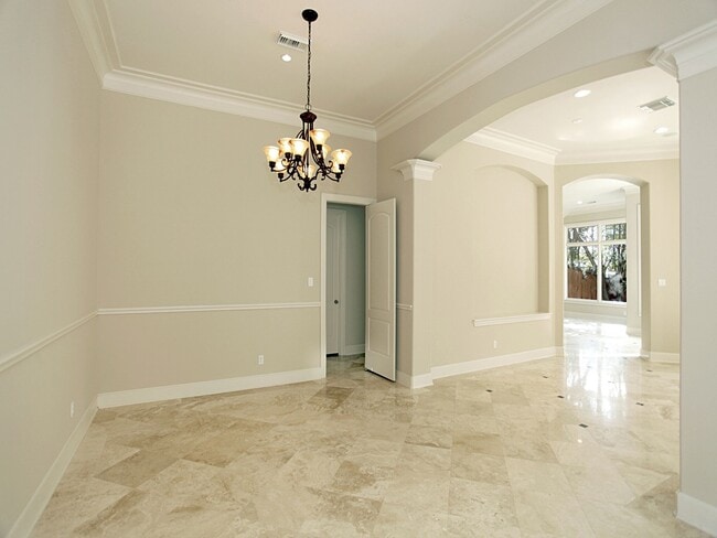 Building Photo - 15 Serenade Pines Pl
