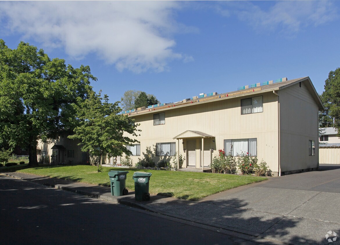 Primary Photo - 663 SE 6th Ave