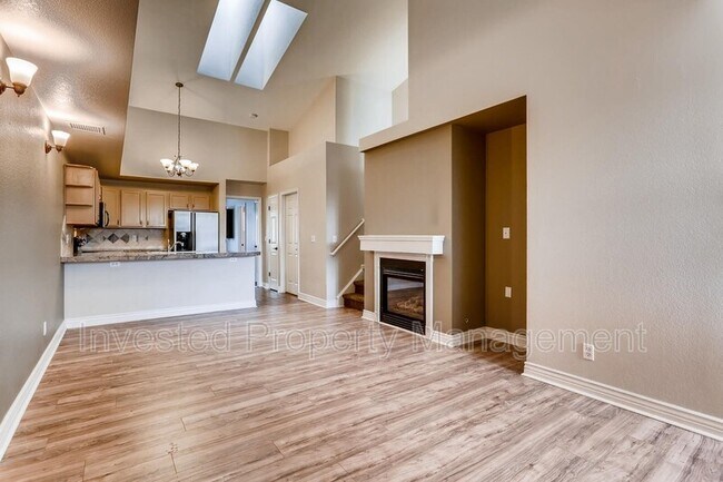 Building Photo - 2800 W Centennial Dr