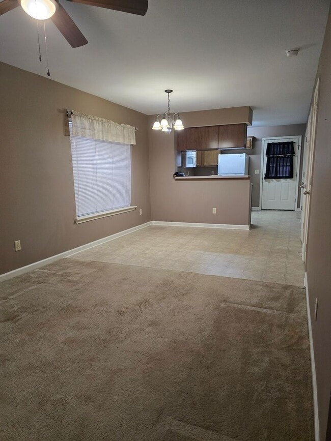 Building Photo - Townhouse for Lease