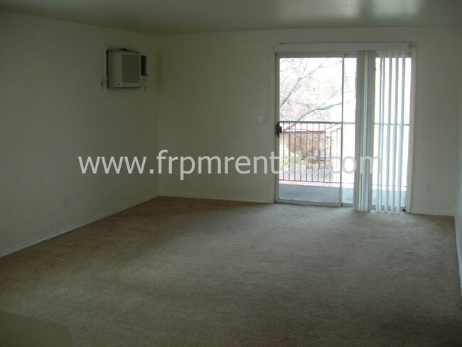Building Photo - 2 Bed/1 Bath Upper Level w/Garage