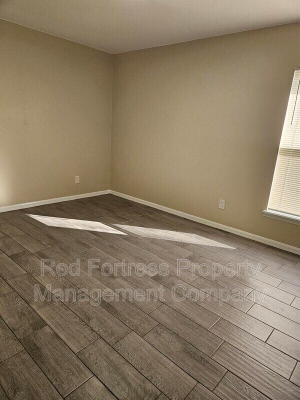 Building Photo - 4514 Leonard Blvd S