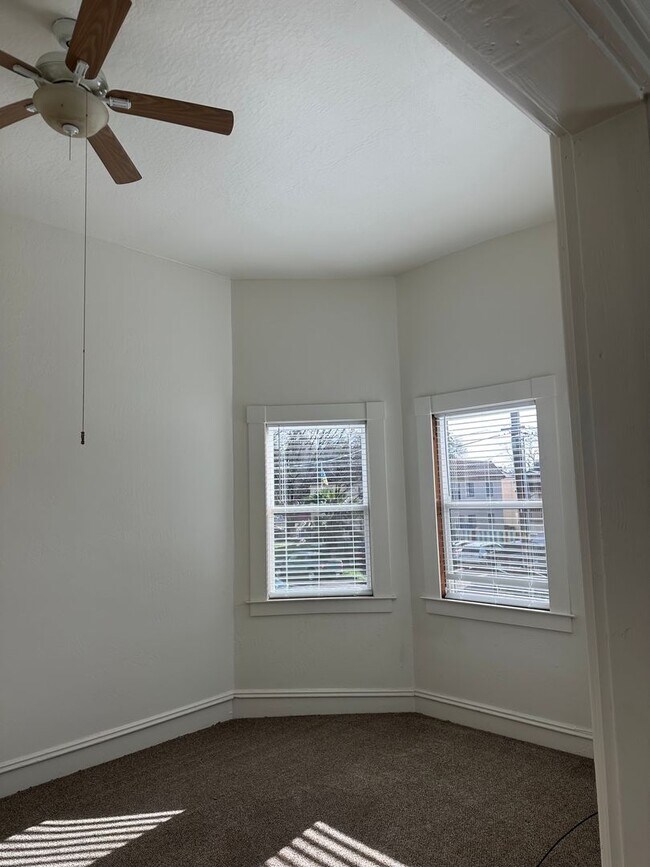 Foto del edificio - 734-734 W 4th St