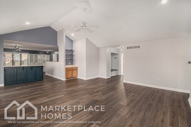 Foto del edificio - 1560 Stonehaven Dr