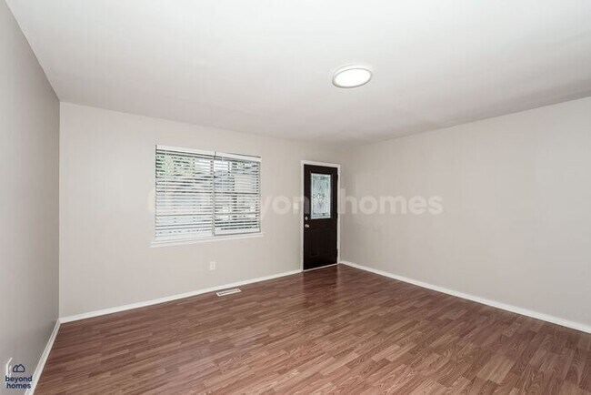 Foto del edificio - Charming 4-Bedroom, 2-Bath Home in Adamsvi...