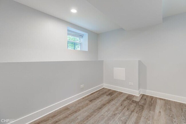 Building Photo - 4 bedroom in Chicago IL 60613